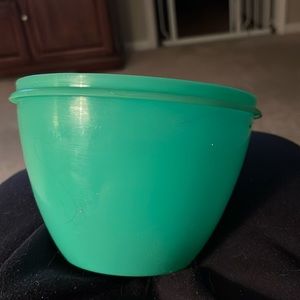 Tupperware bowl # 679-16